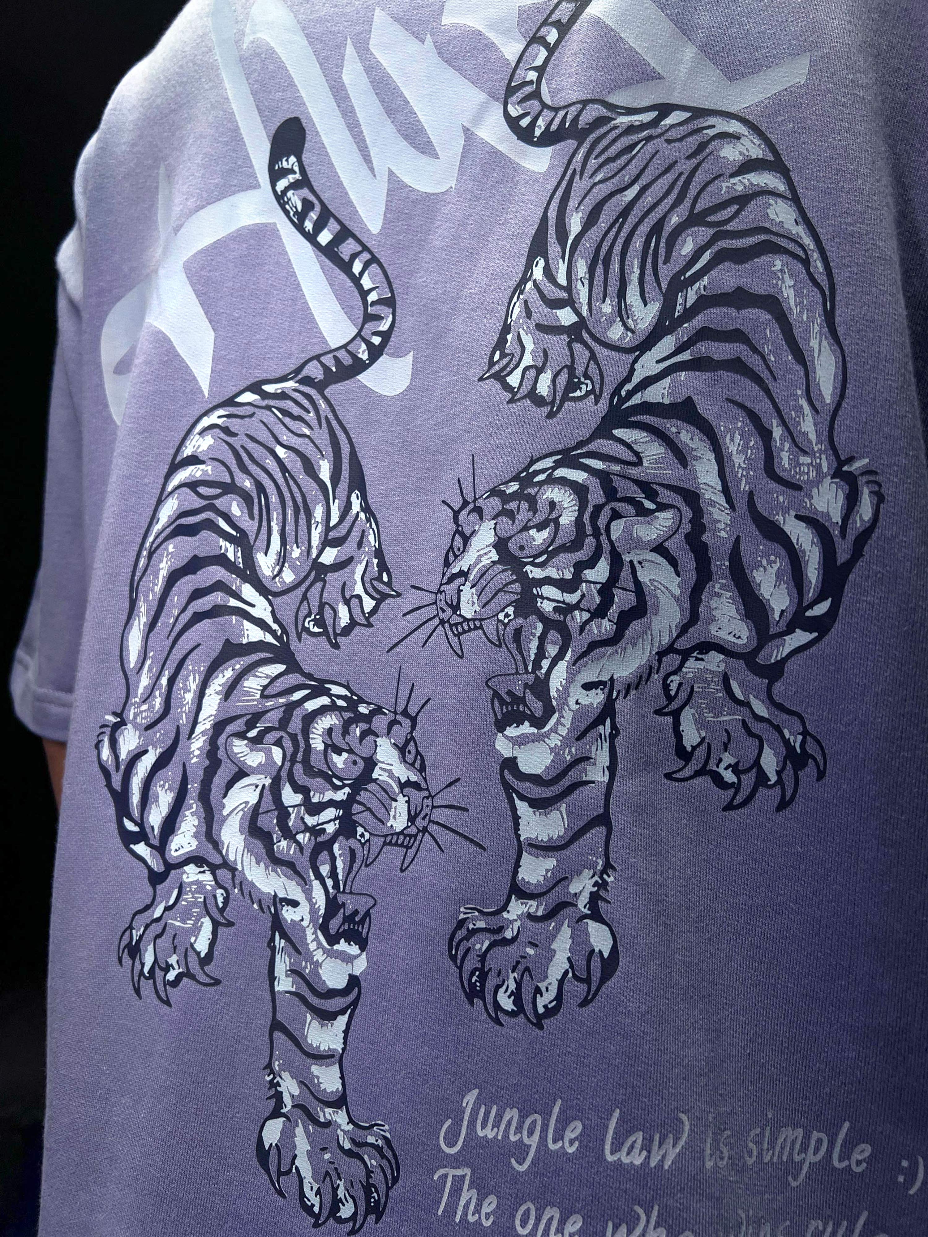 Tiger Combat - Oversized Tshirt - OMNIVERSE©