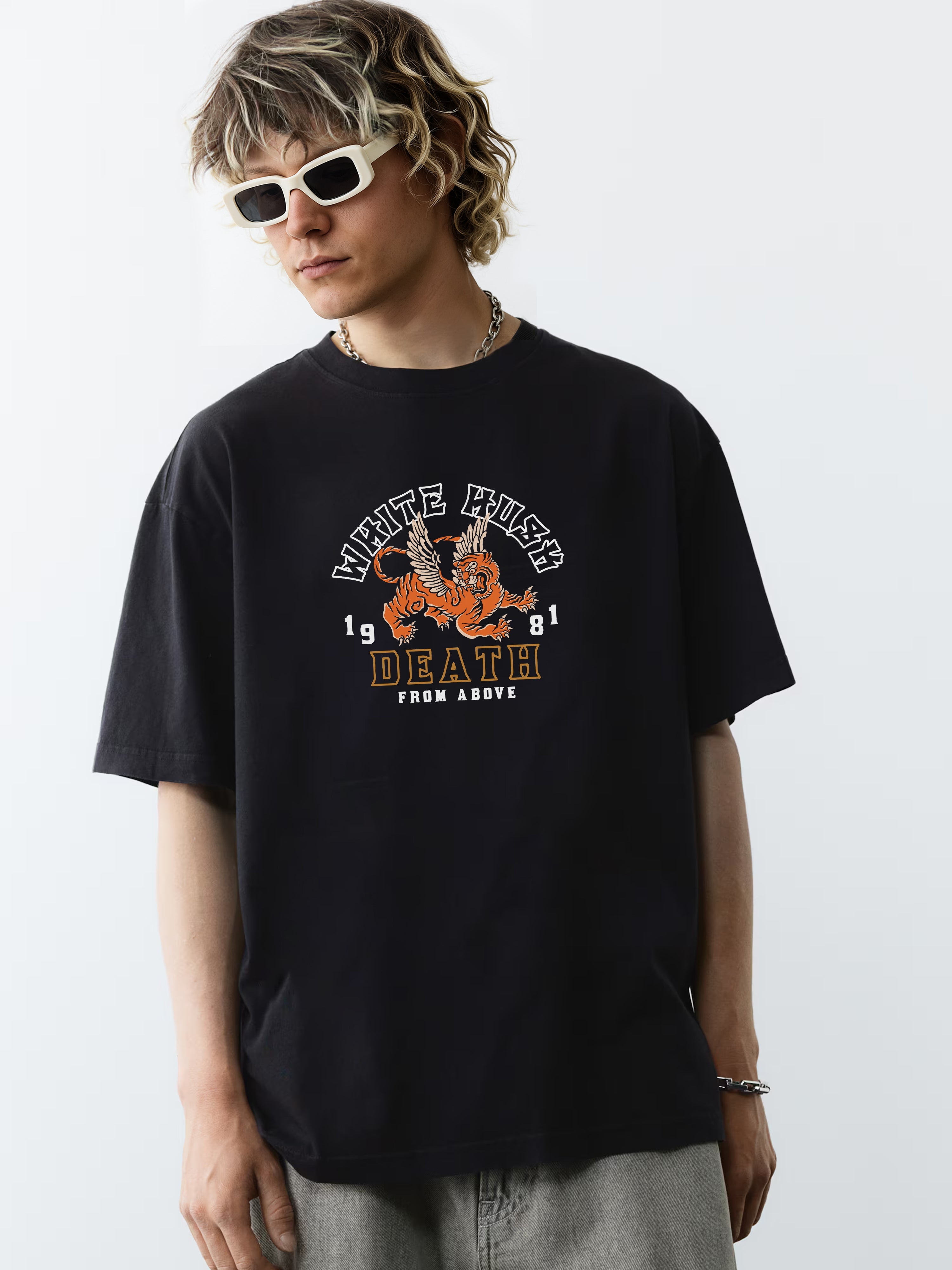 Soaring Tiger - Oversized Tshirt - OMNIVERSE©